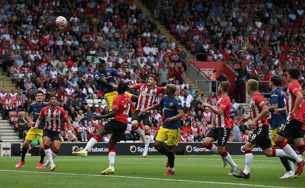 开云体育中国官网-精彩瞬间回放，球员犯错影响比赛