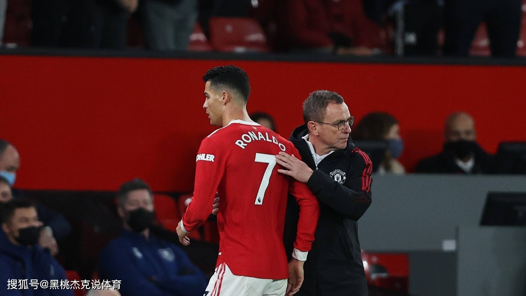 开云体育直播-关于更衣室氛围和谐，球队整体士气高涨的信息