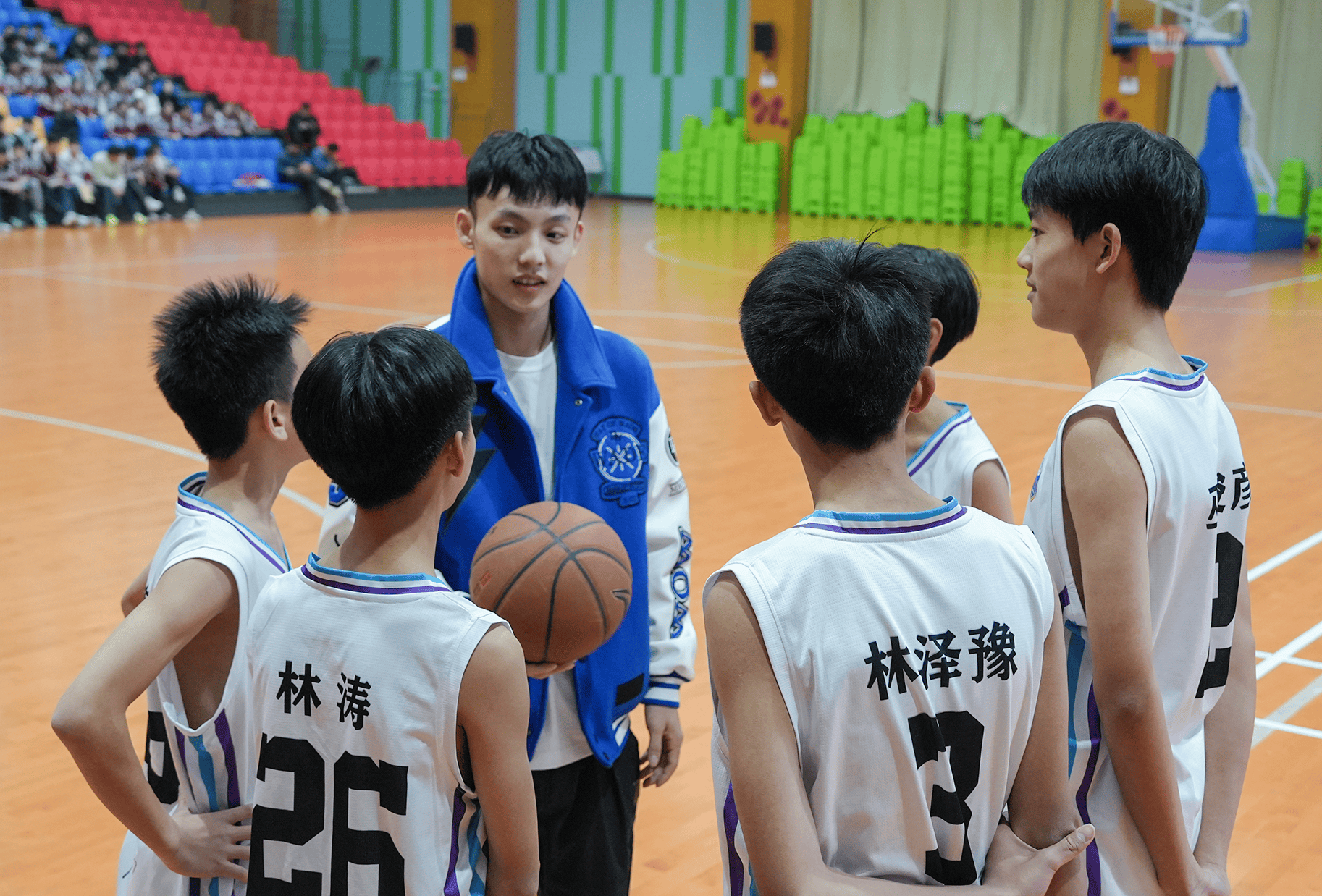 弯腰大师“篮球少年”热衷于打造青少年篮球特训营的简单介绍