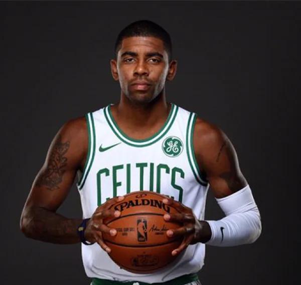 开云体育下载-欧文当选最佳新秀，创造历史