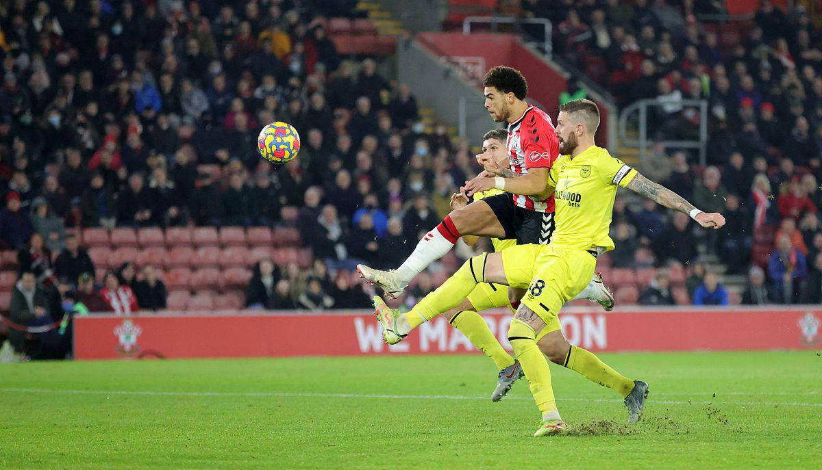 开云体育地址-基尔布雷奇连下两城，带领埃弗顿战胜布伦特福德的简单介绍