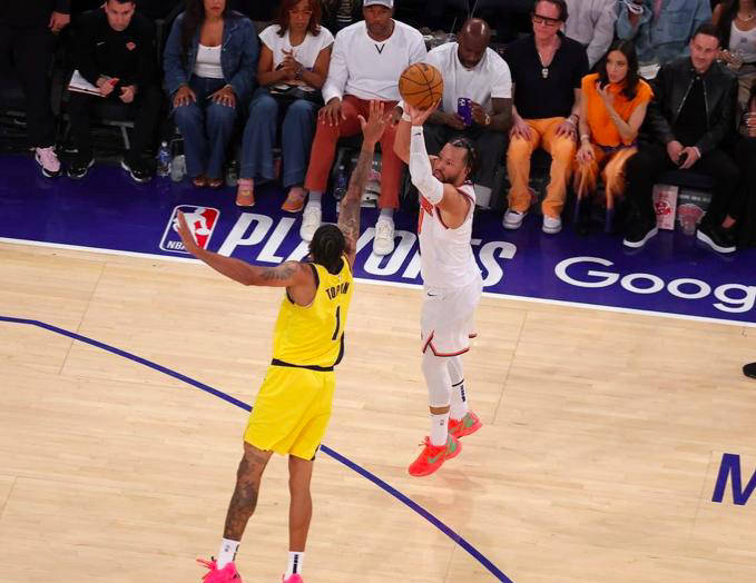 开云体育网页版登录入口-球队合力抢下比赛胜利，表现出色