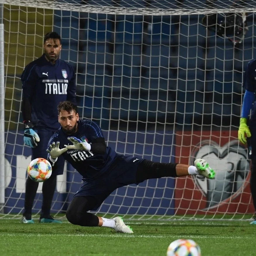 法兰克福球队实现轻松取胜，稳居上游