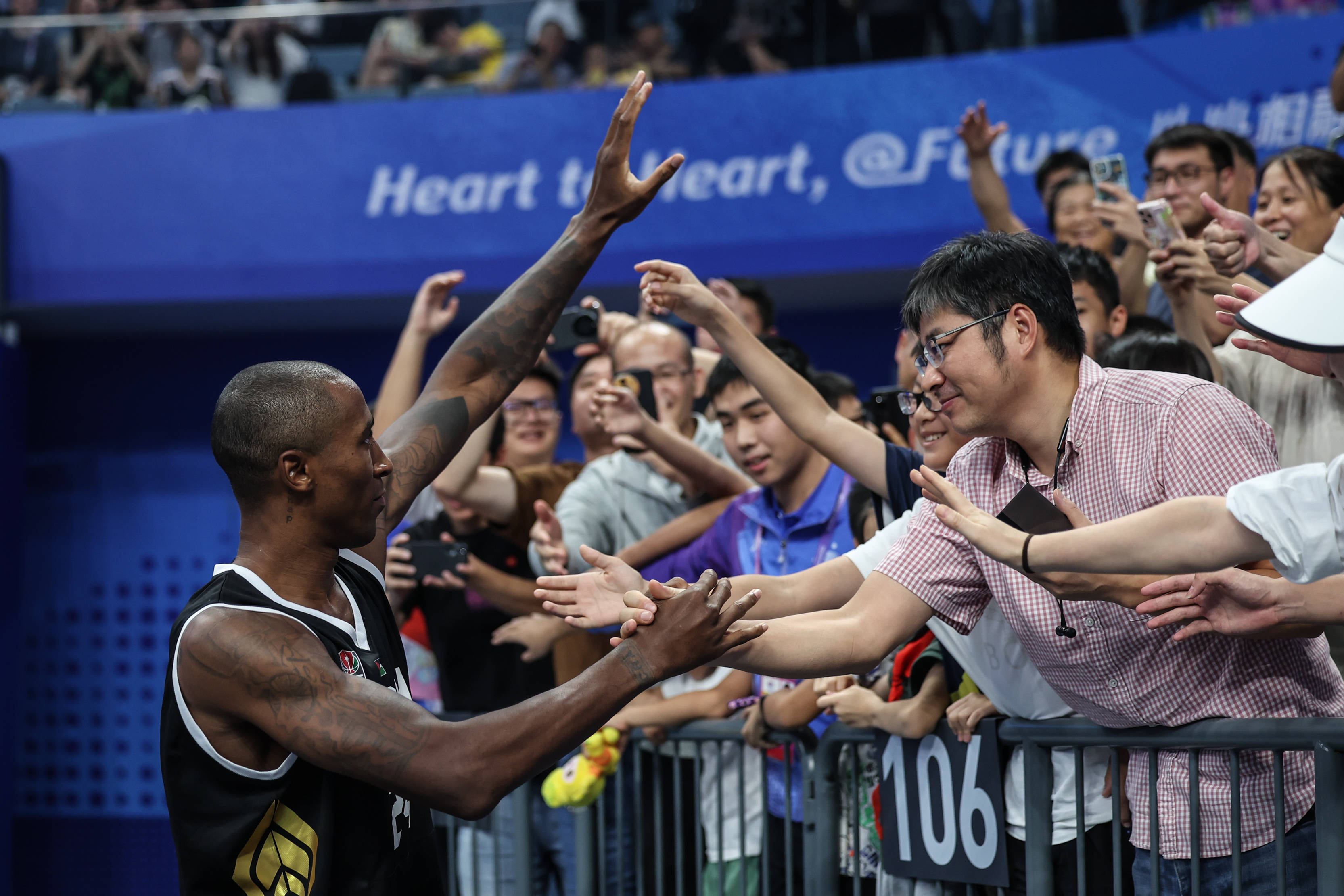 开云体育-包含格拉纳达教练力挺年轻球员，赢得球迷掌声的词条