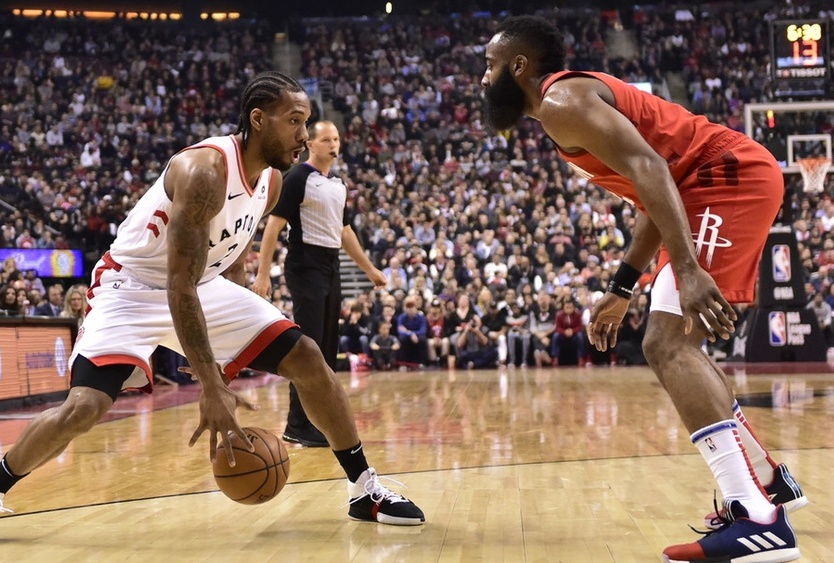 包含格拉纳达教练力挺年轻球员，赢得球迷掌声的词条