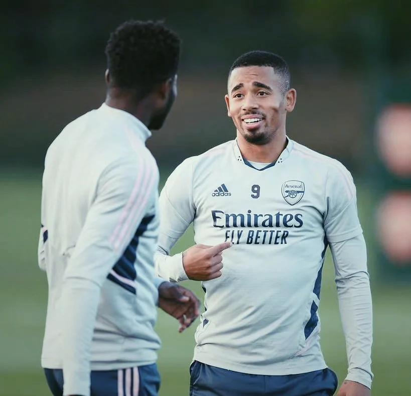 阿森纳主场不敌狼队，争议裁判成焦点