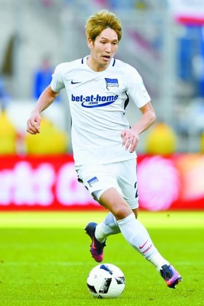 包含柏林赫塔球队稳扎稳打，努力保持不败战绩的词条