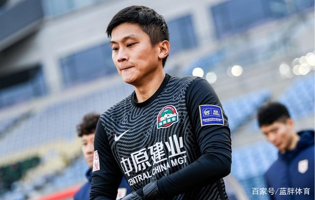 青岛流浪队员发挥出色，逆袭战胜对手