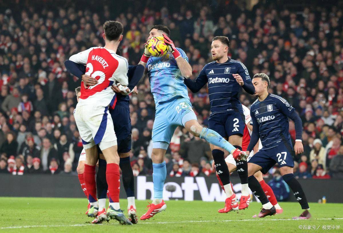 纽卡斯尔联队在德国足球联赛中战胜汉堡